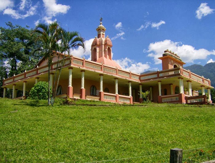 Hare krishna - Fazenda Nova Gokula em Pindamonhangaba-SP 